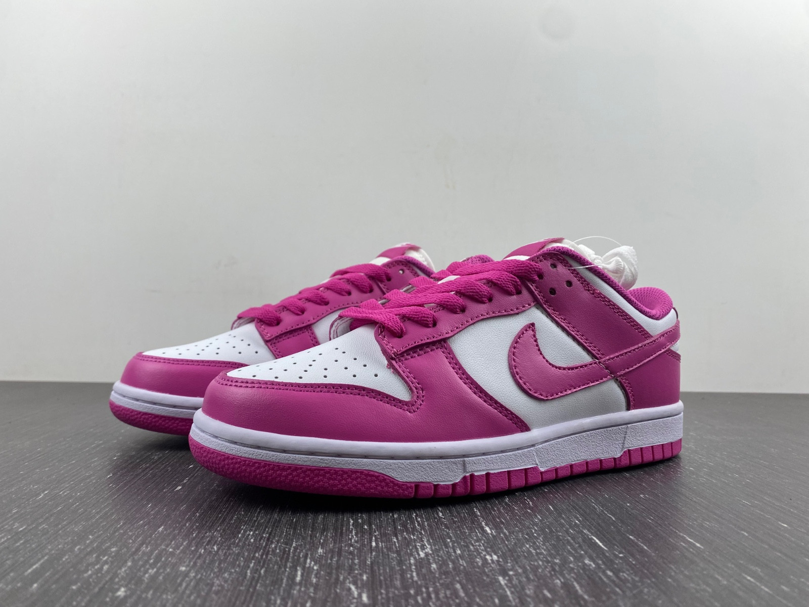 nike dunk low gs “active fuchsia” fj0704-100