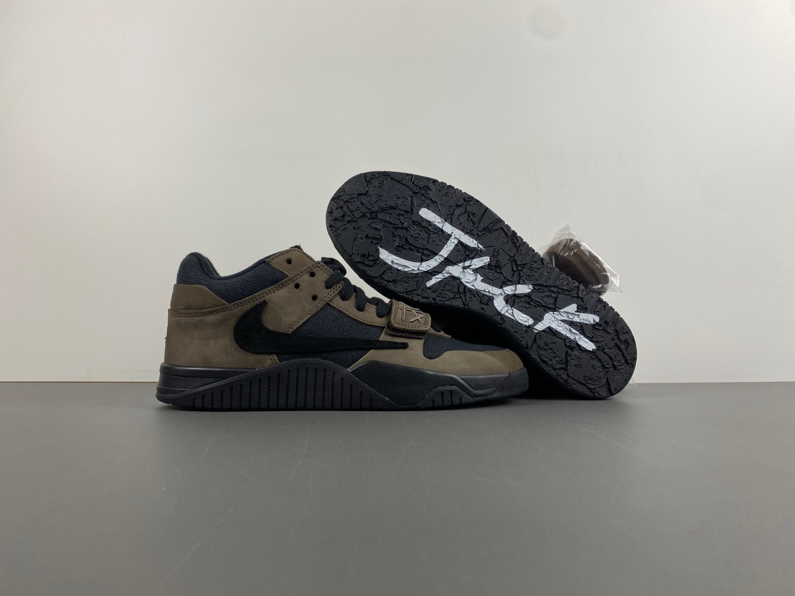 travis scott x jordan cut the check