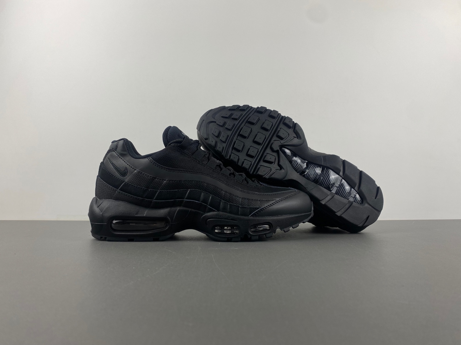 Air Max 95 Essential ''Triple Black'' CI3705-001