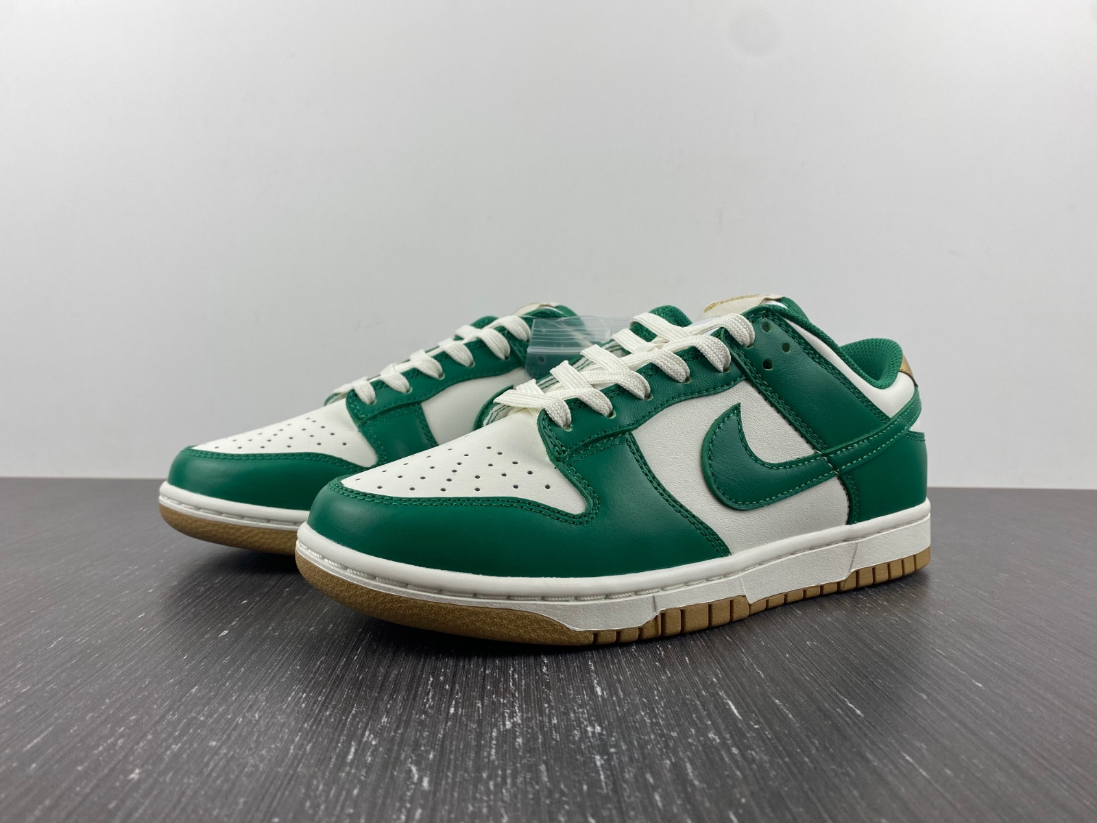 nike dunk low "green/gold"