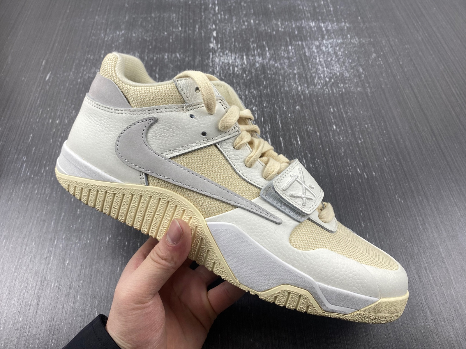 travis scott x jordan cut the check