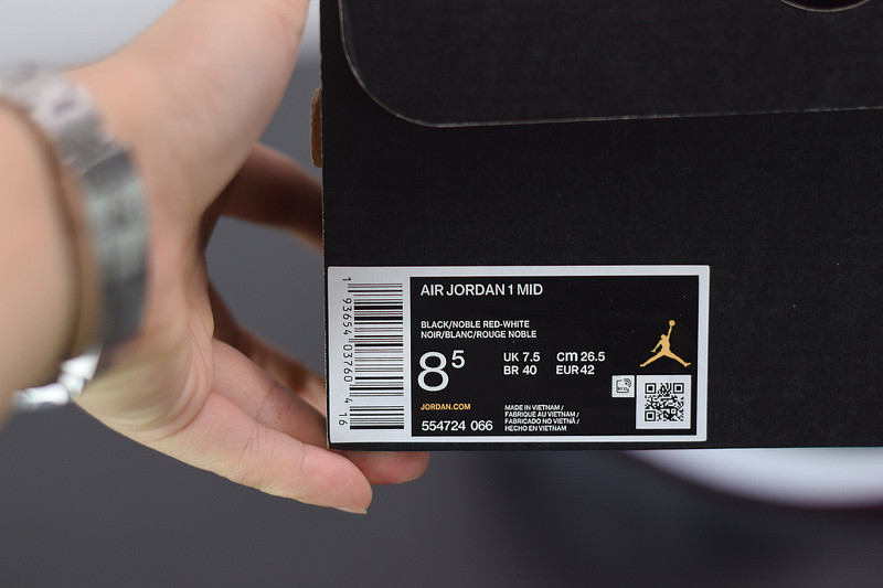 air jordan 1 mid resembles the “bred toe” 554724-066