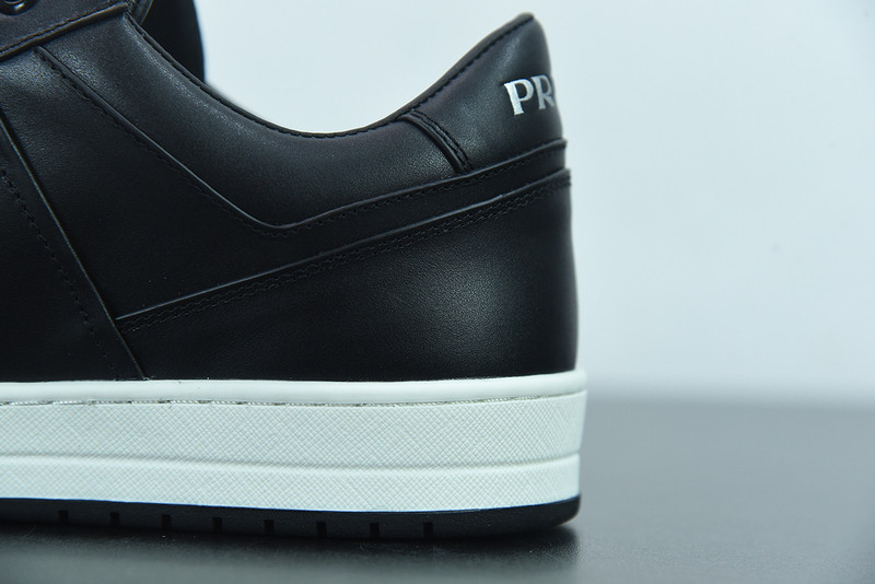 pr sneaker