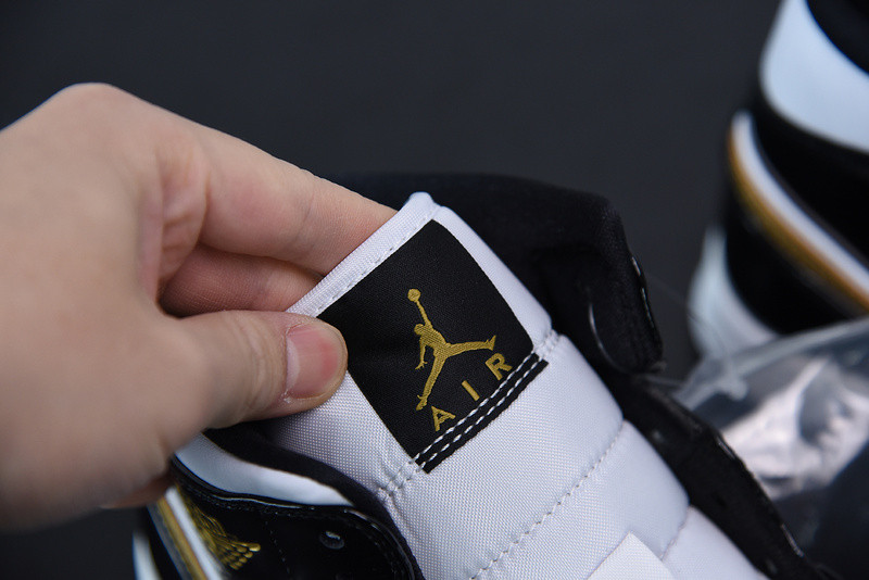 air jordan 1 mid patent 