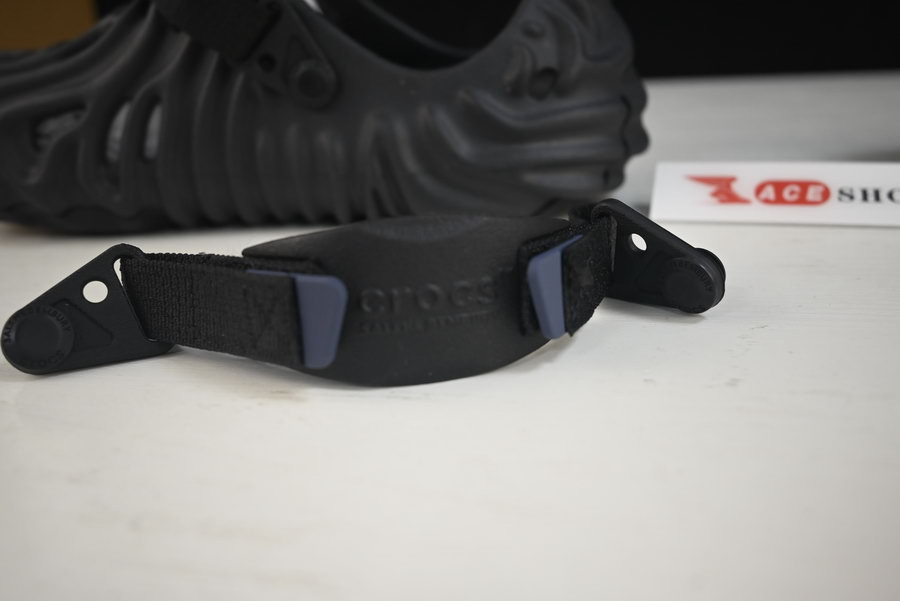 Cr*0*s pollex clog by salehe bembury black