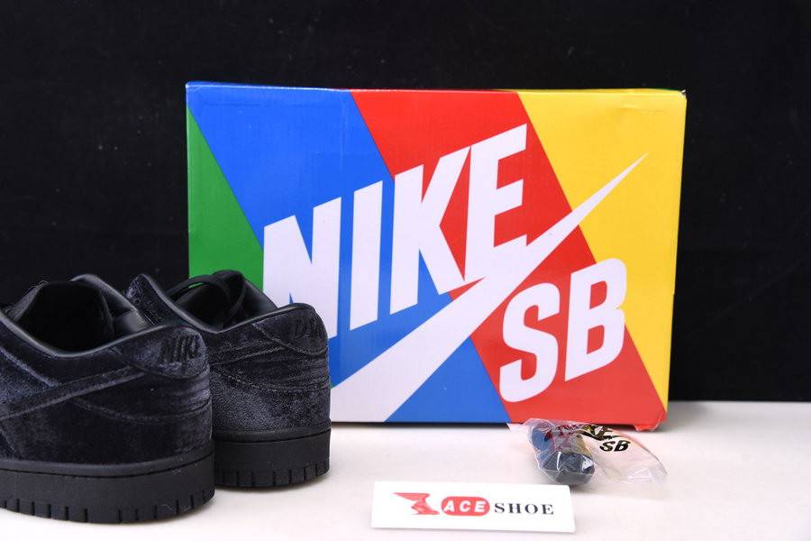 dover street market x nike dunk low triple black dh2686-002
