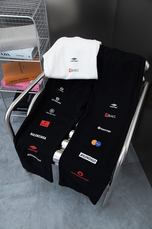 Ba*len*cia*ga clothes