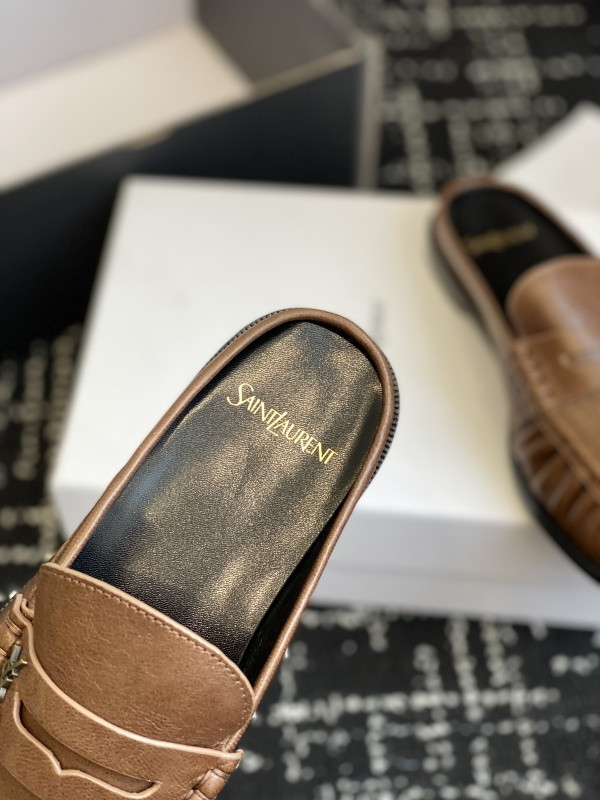 SAINT LAURENT Sneaker