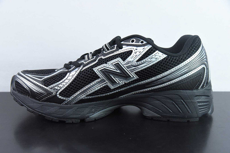 NEW BALANCE SNEAKER