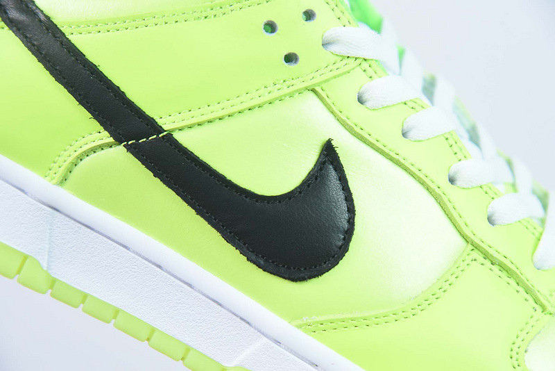 nike dunk low “glow in the dark” fj4610-702