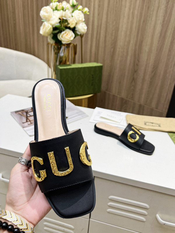 g*u*i sandals