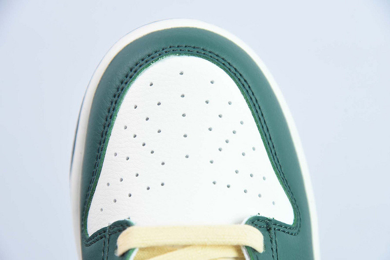 nike dunk low se noble green (women