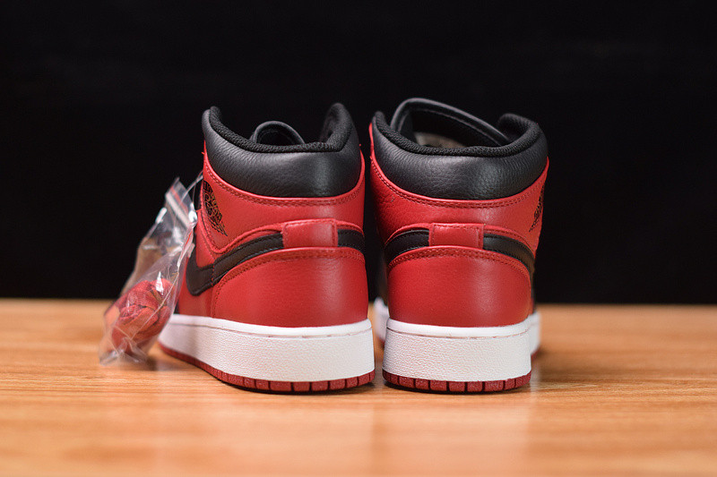 air jordan 1 mid "gym red" 554724-610